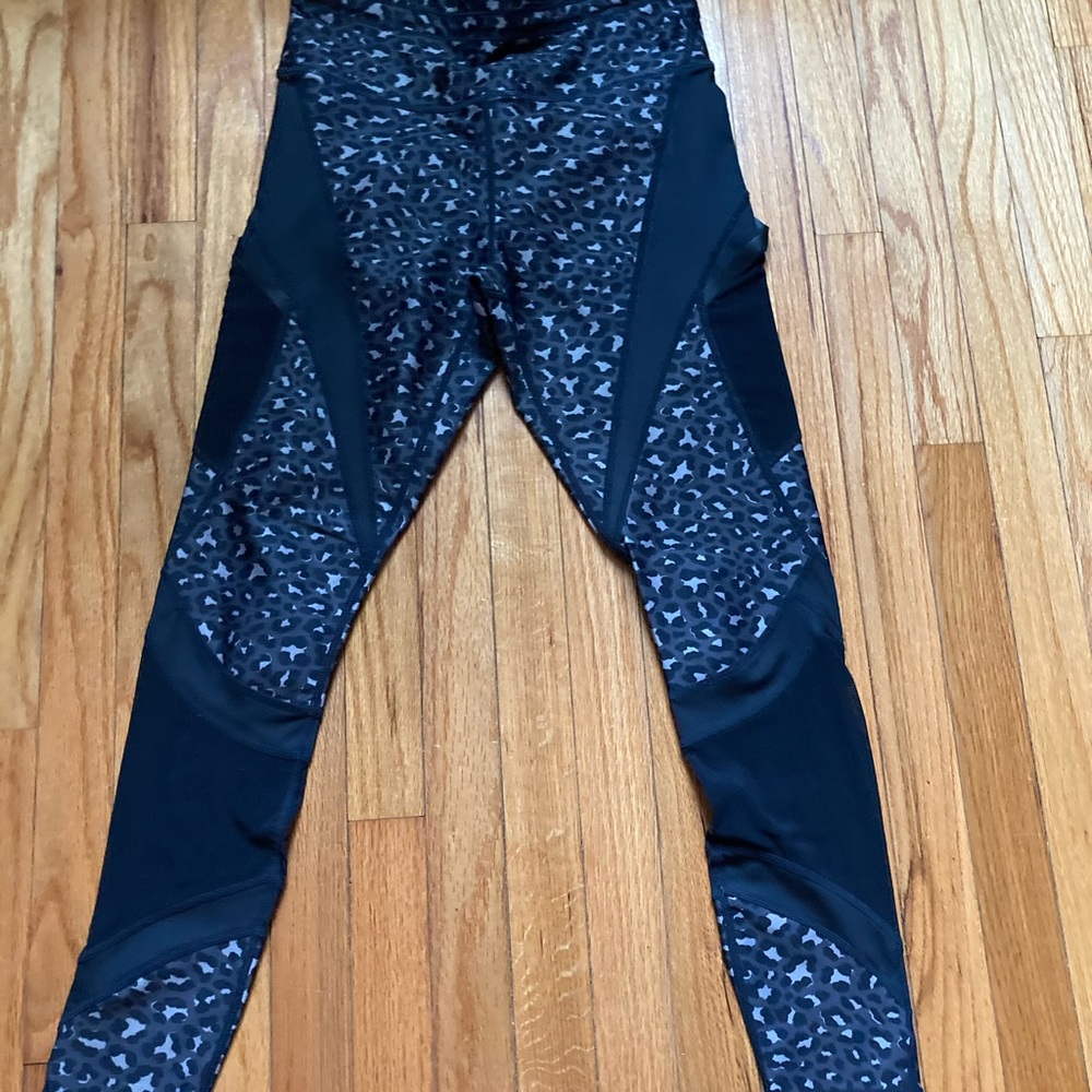 Fabletics Ultra Cool Charcoal & Black Leopard print Leggings